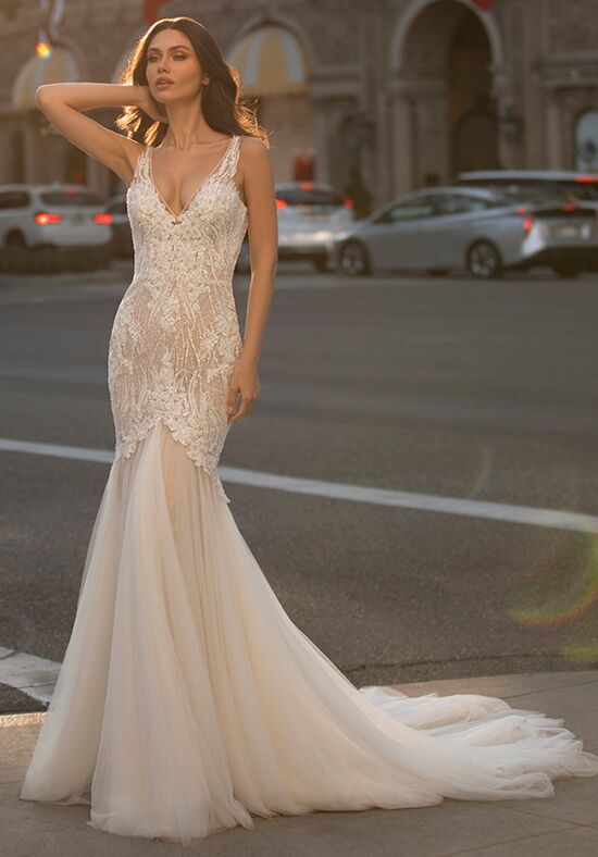 Wedding Dresses in Luxury Silhouettes & Fabrics | Pronovias